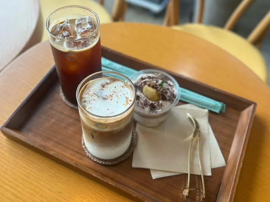 Maple cream latte and iced Americano placed together on the table