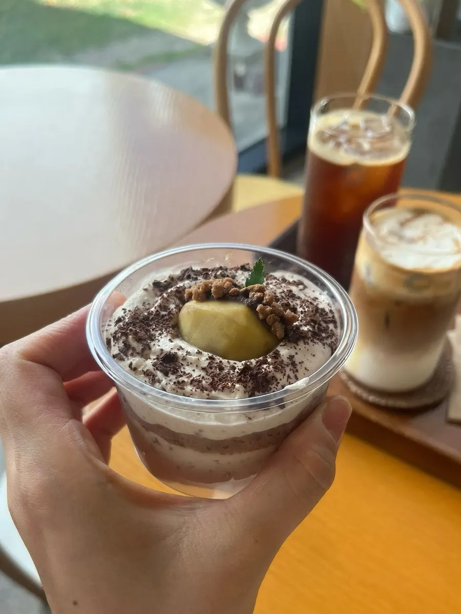 Iced Americano showing its crema