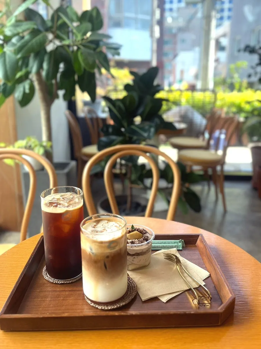 A plate of the owner-recommended chestnut tiramisu