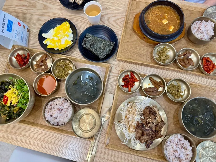 카페동이 대명역점 한정식 한상 차림