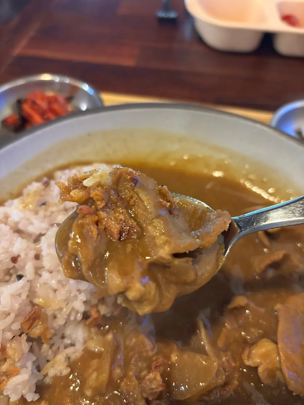 토핑이 다양한 카레 한 그릇