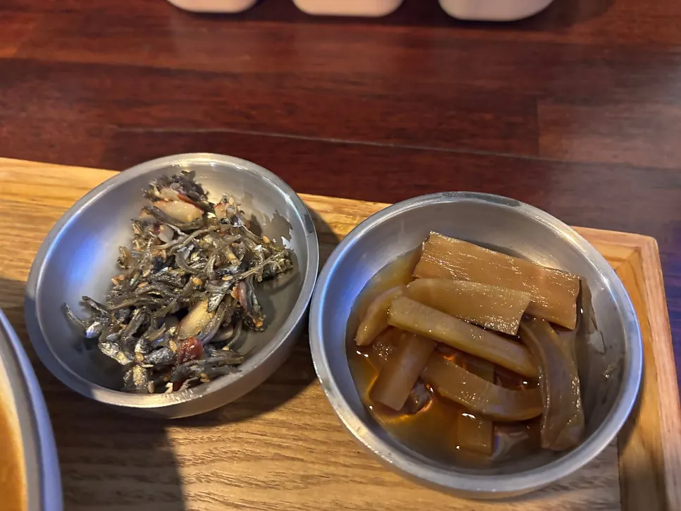 밥상에 함께 나온 기본찬