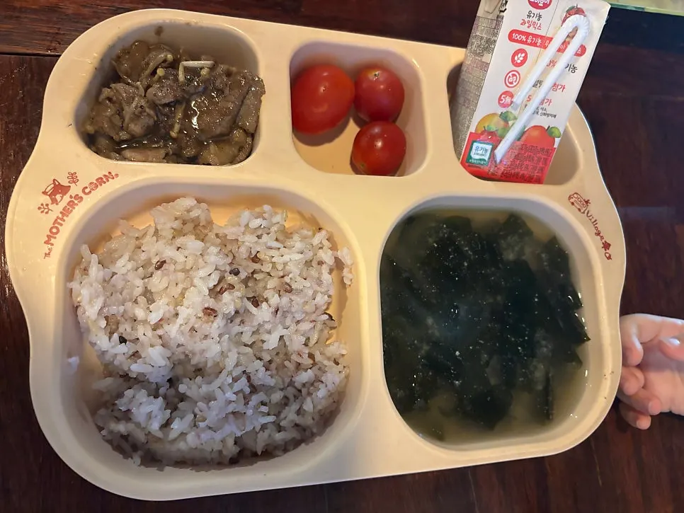 식판에 담겨 나온 꼬마탐험가 불고기 밥상