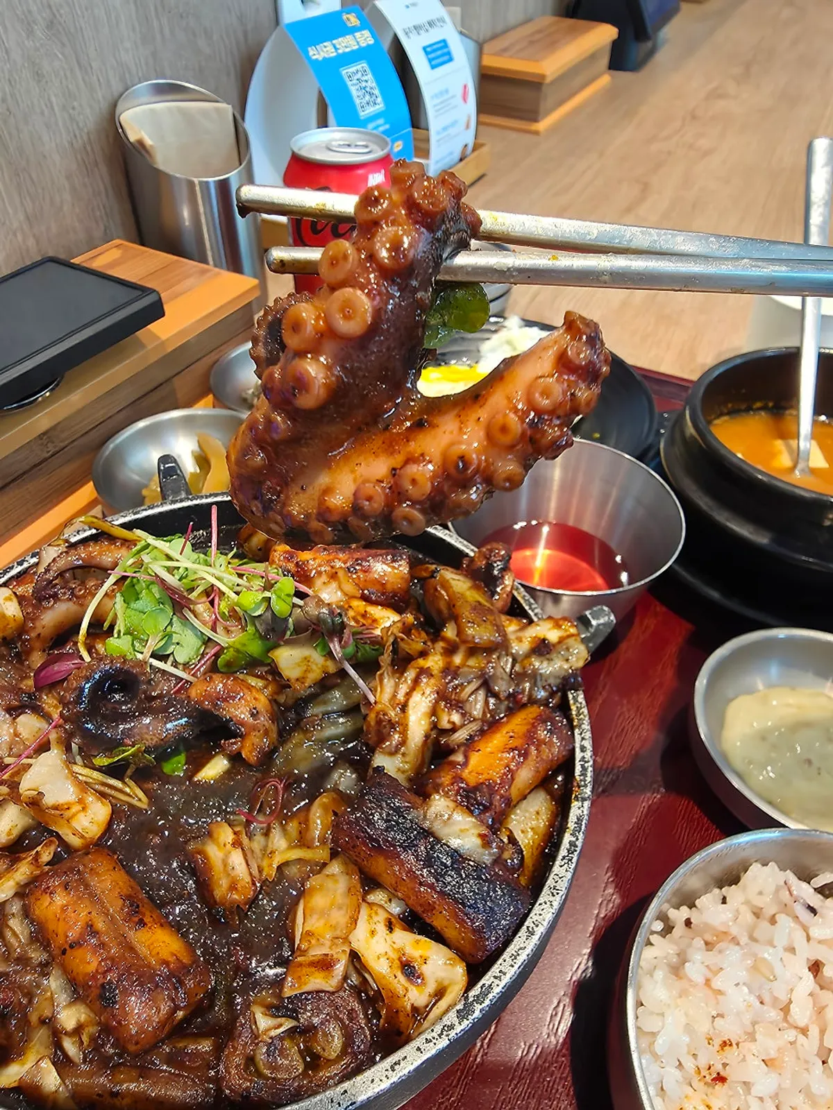 Korean table setting at Cafe Dongi Suseong 1-ga
