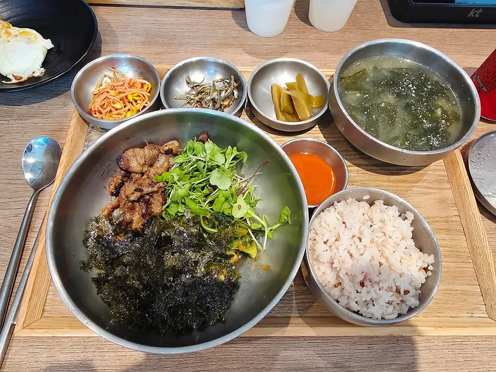 Bulgogi yeolmu bibimbap with perilla seaweed soup