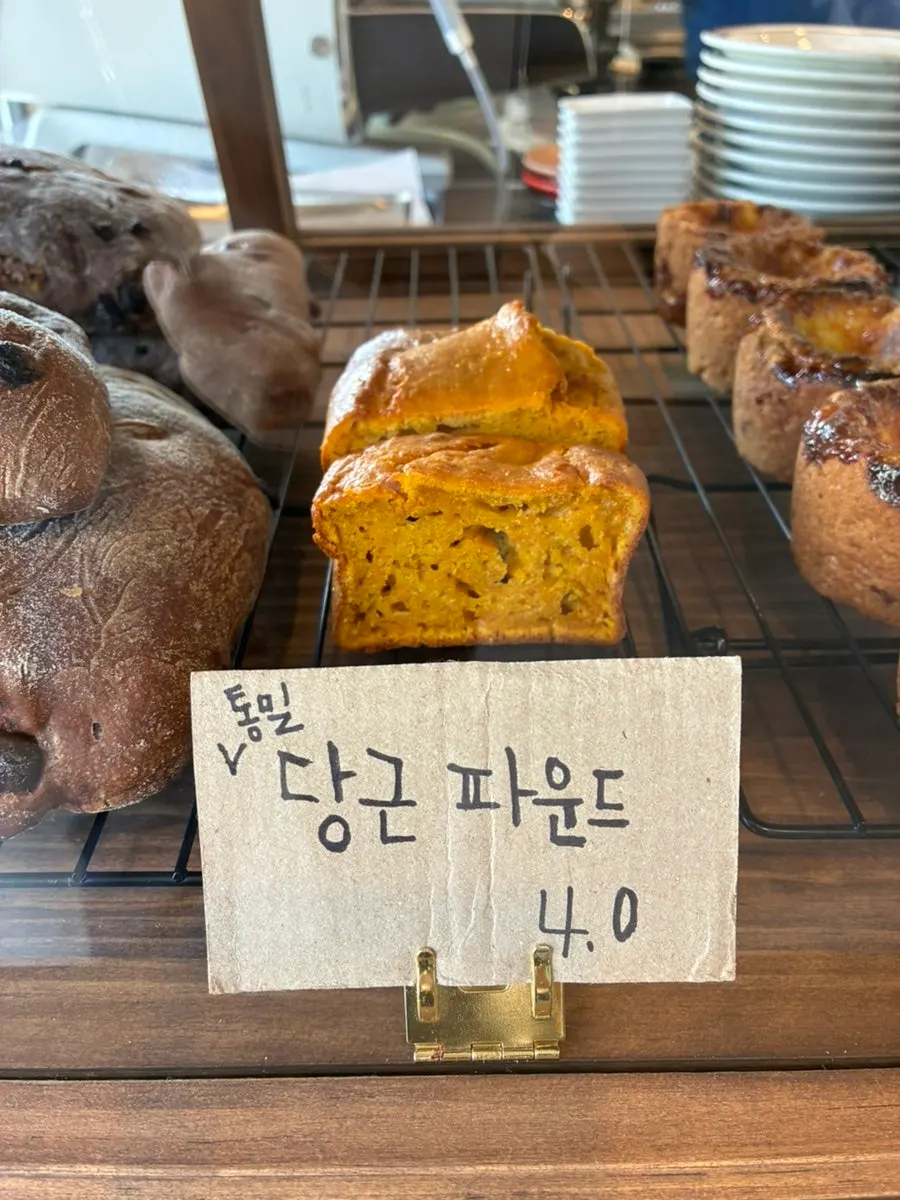 Display case of levain-fermented ciabatta