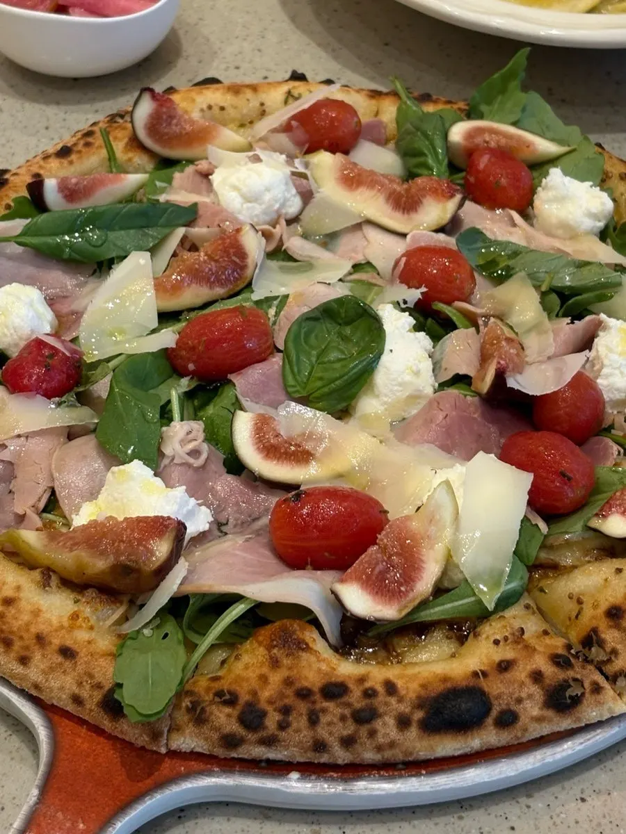 Autunno fresco wood-fired pizza topped with figs and arugula