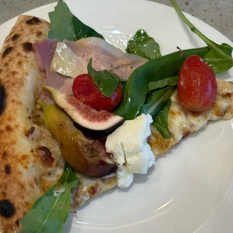 Cross-section of the pizza showing figs and tomato together
