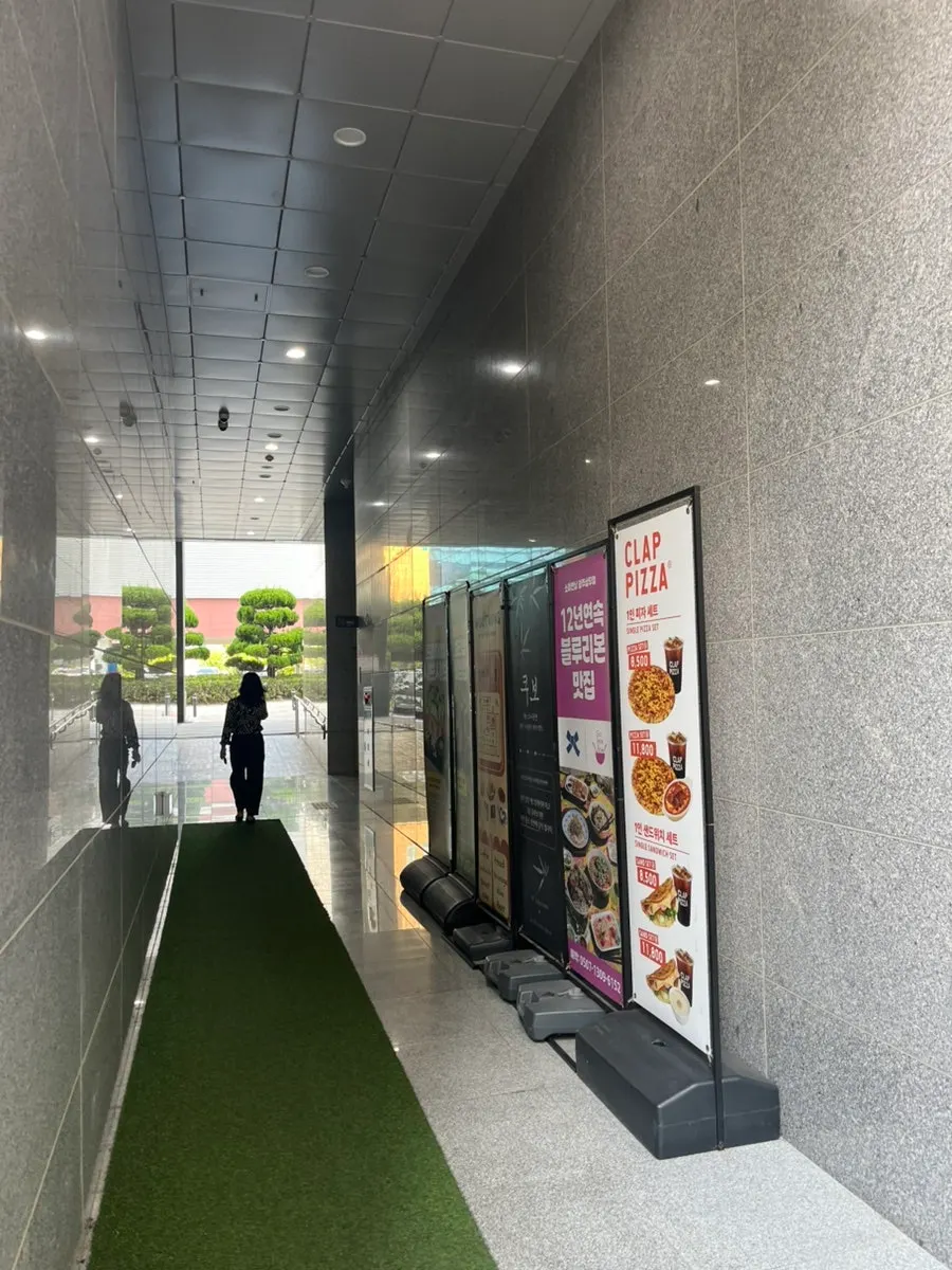 카멜오르조 주변 건물 통로