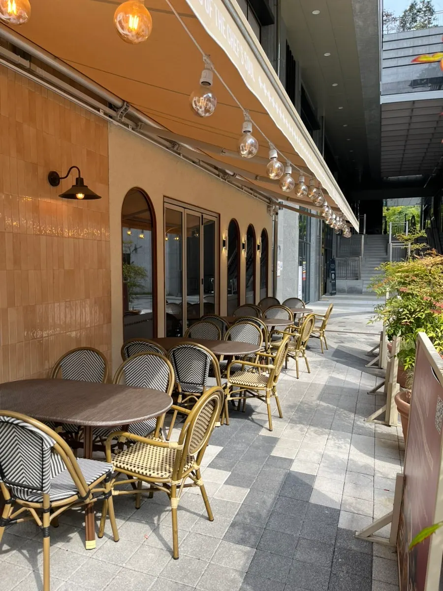 Waiting area in front of Camel Orzo
