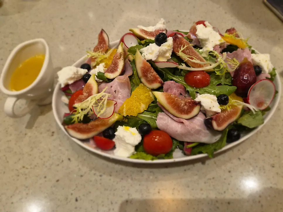 A plate of fig-berry jambon ricotta salad