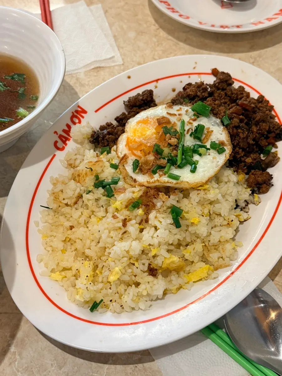 까몬 볶음밥 한 접시
