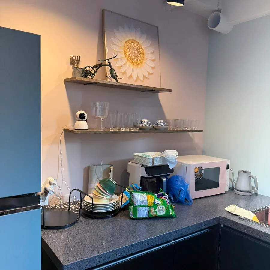 Drink corner with a Balmuda coffee pot