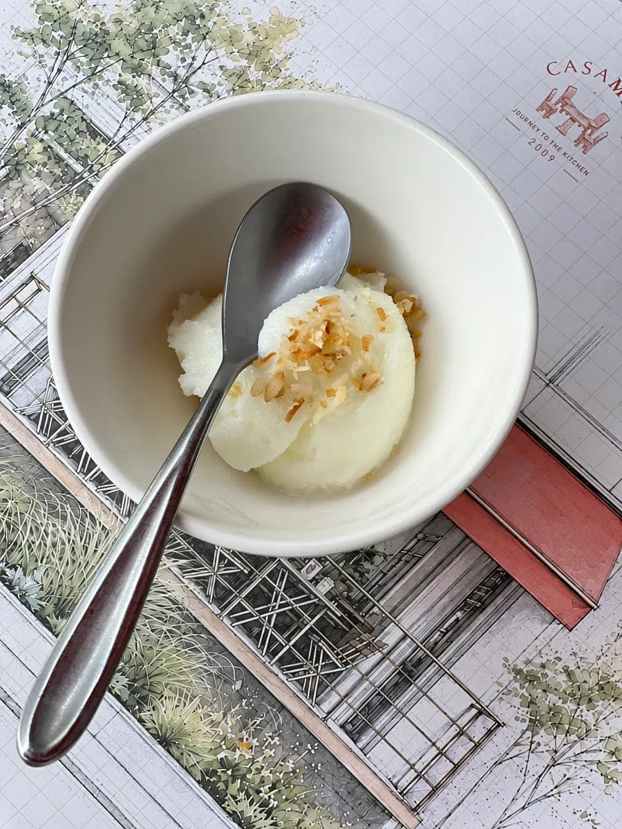 Chewy yogurt ice cream dessert