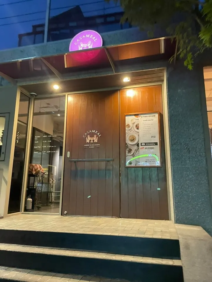 Exterior entrance of Casamil Sinsa Garosu-gil