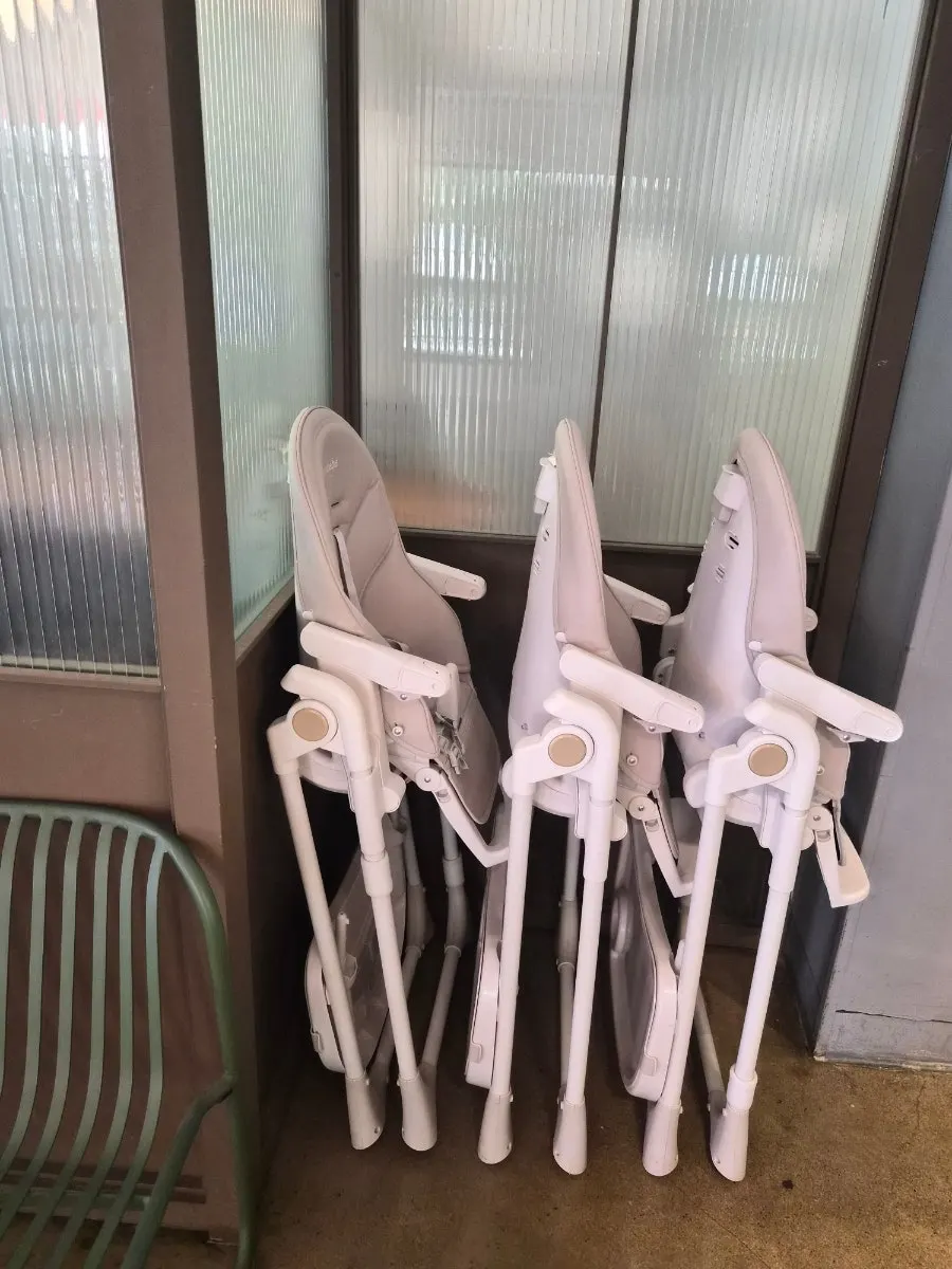 매장에 준비된 아기의자