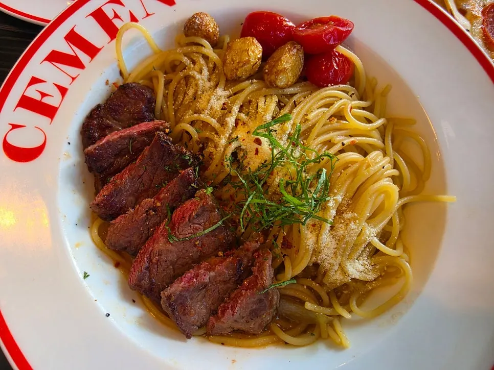 Striploin garlic oil pasta topped with striploin