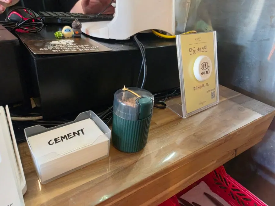 Counter with a loyalty check-in tag