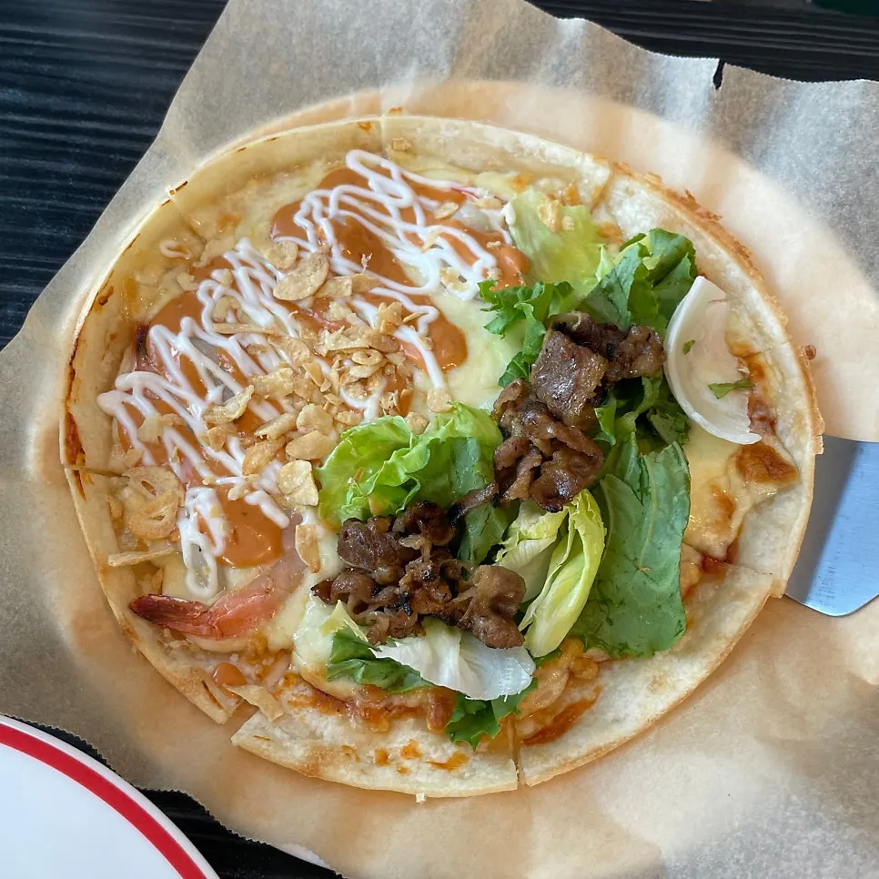 Half-and-half pizza with bulgogi salad and chipotle shrimp