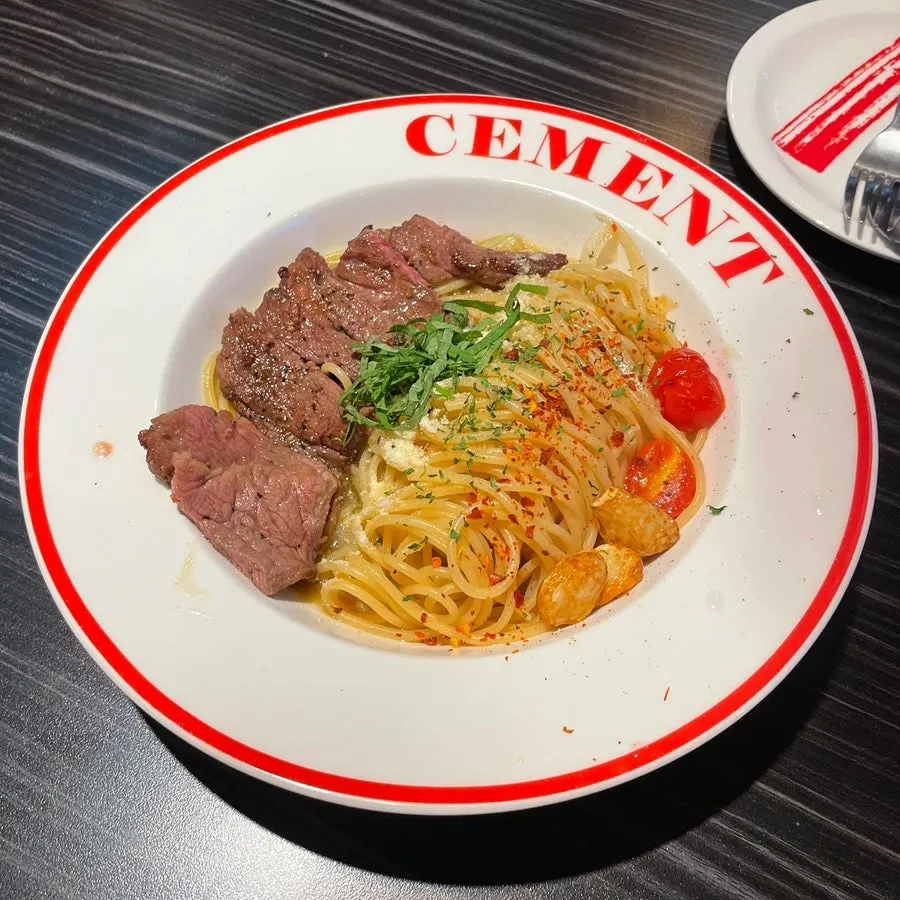 A plate of striploin garlic oil pasta