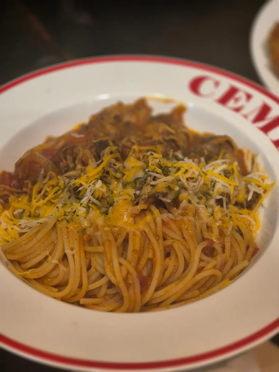 치즈와 불고기가 올라간 매운불고기 토마토 파스타