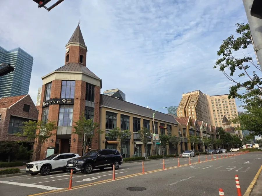 European-style Artfore street in Songdo