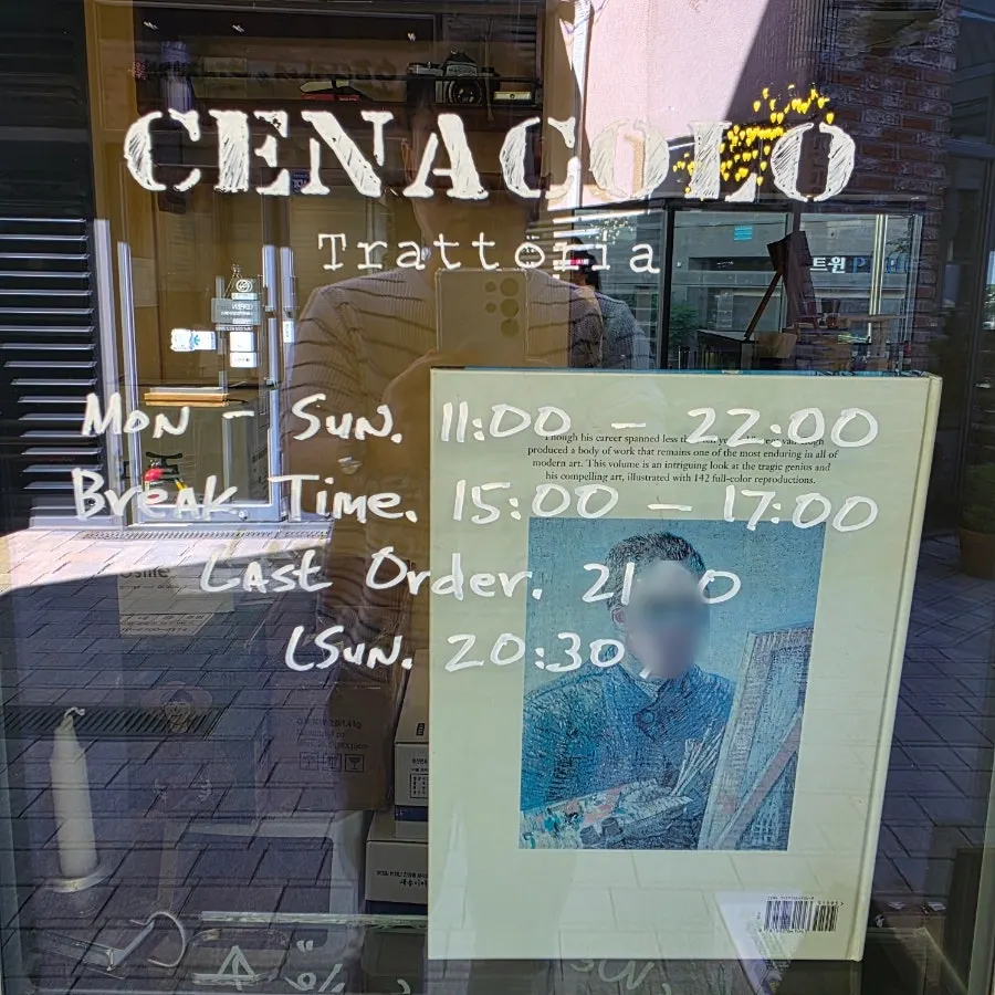 Cenacolo Artfore hours signage
