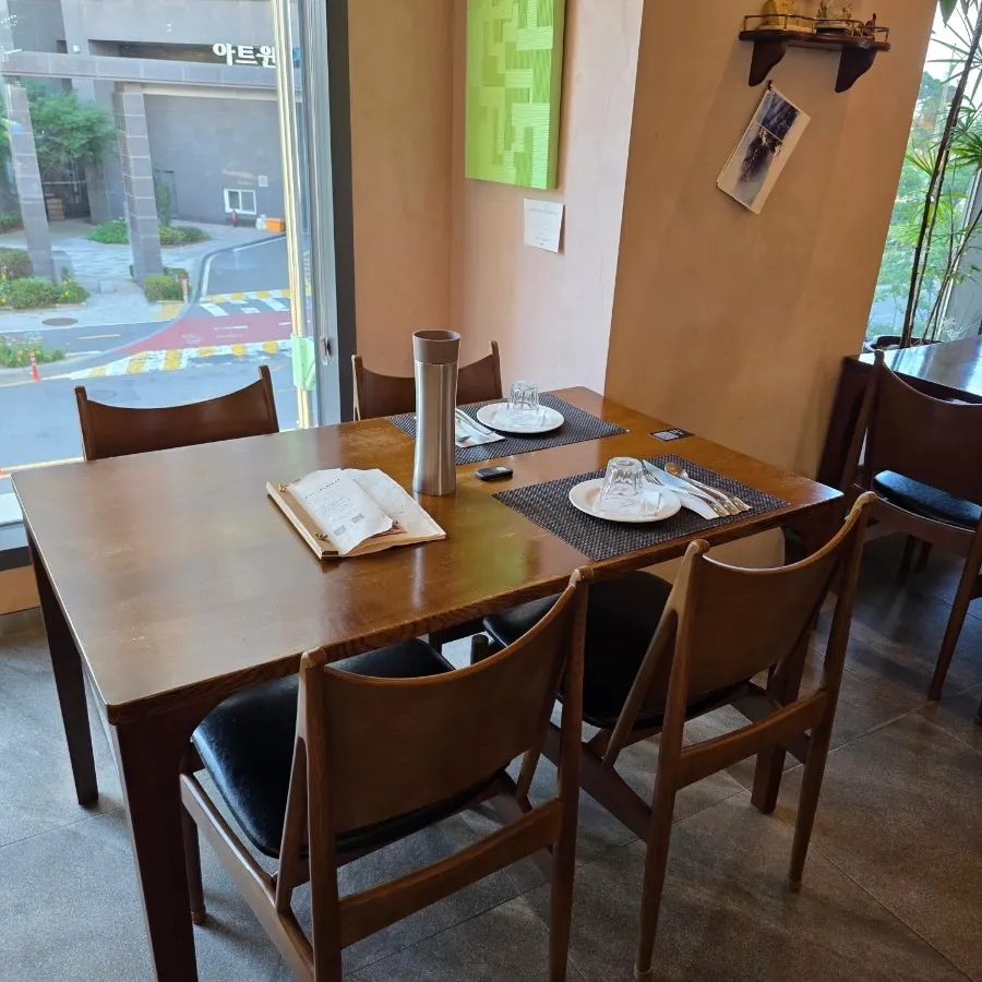 Reserved two-person table set up at Cenacolo Artfore