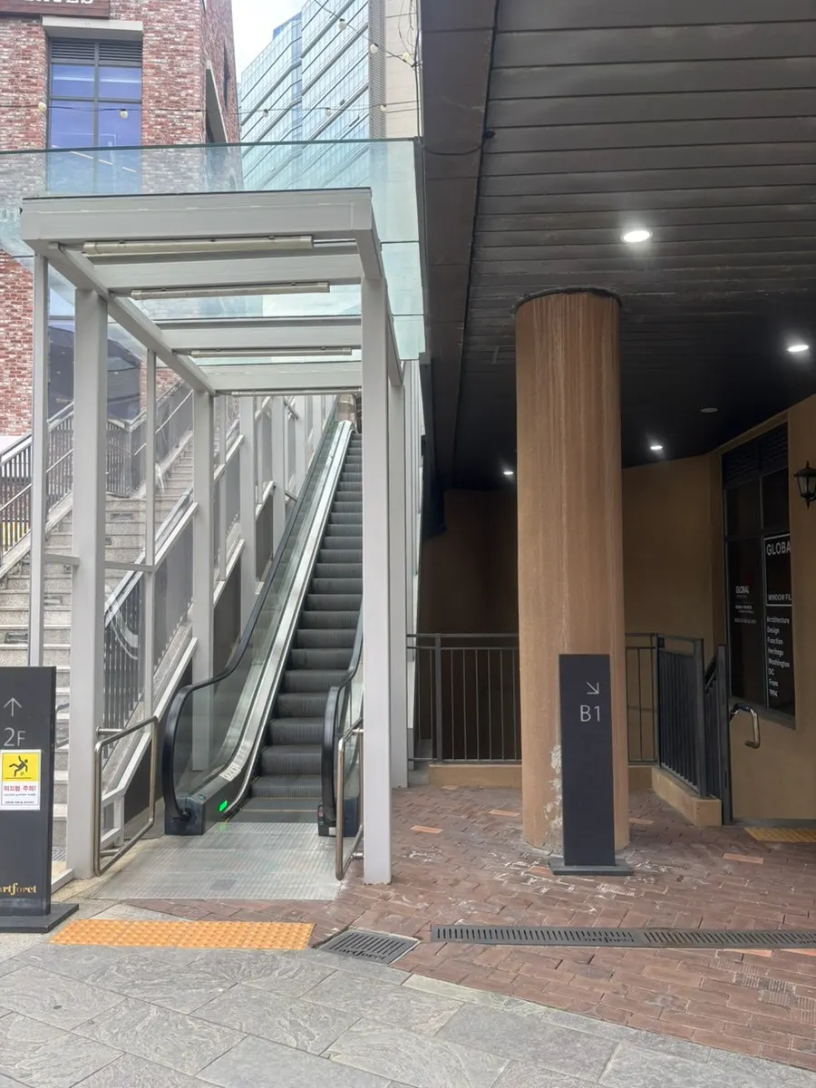 Walkway inside the Songdo Artfore building leading to Cenacolo