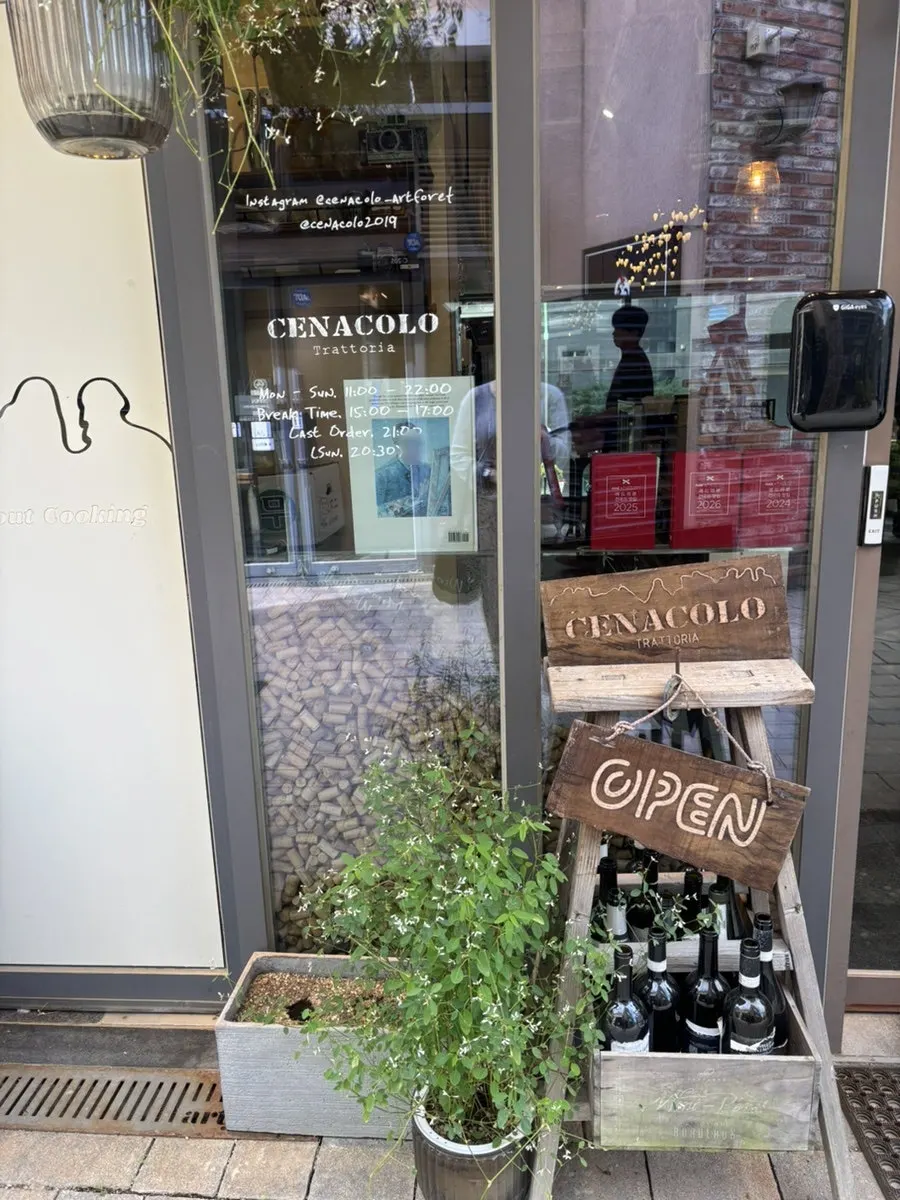 Passageway in front of Cenacolo Artfore