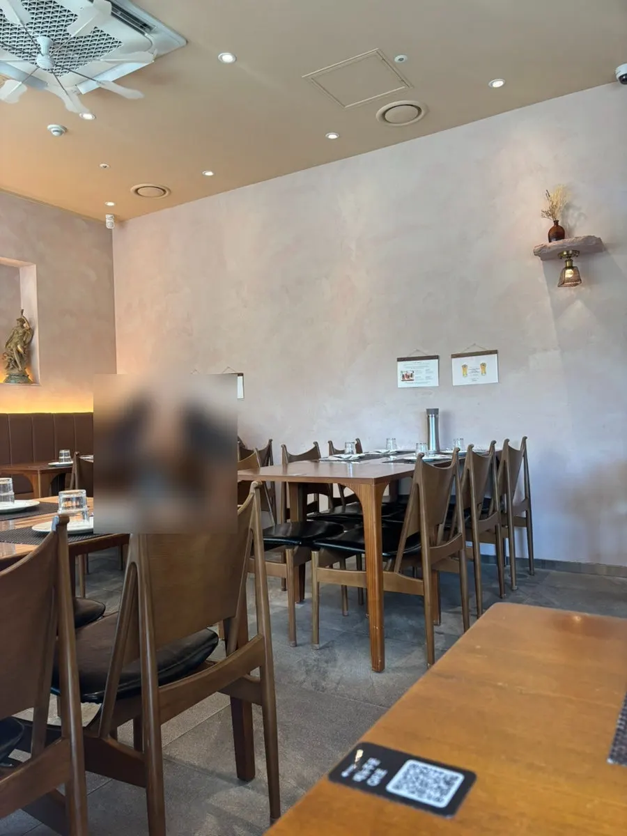 QR code ordering instructions on the table