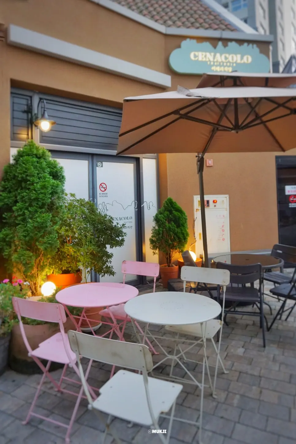 松島チェナコロ・アートフォレの店舗入口周辺