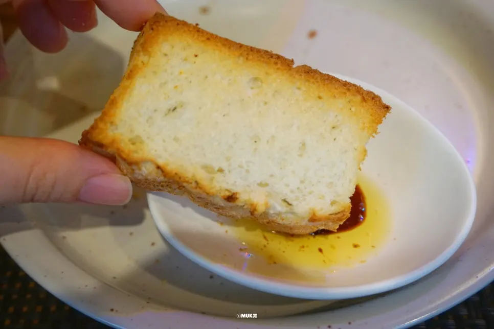 チェナコロ・アートフォレでの食事の始まりに食べたパン