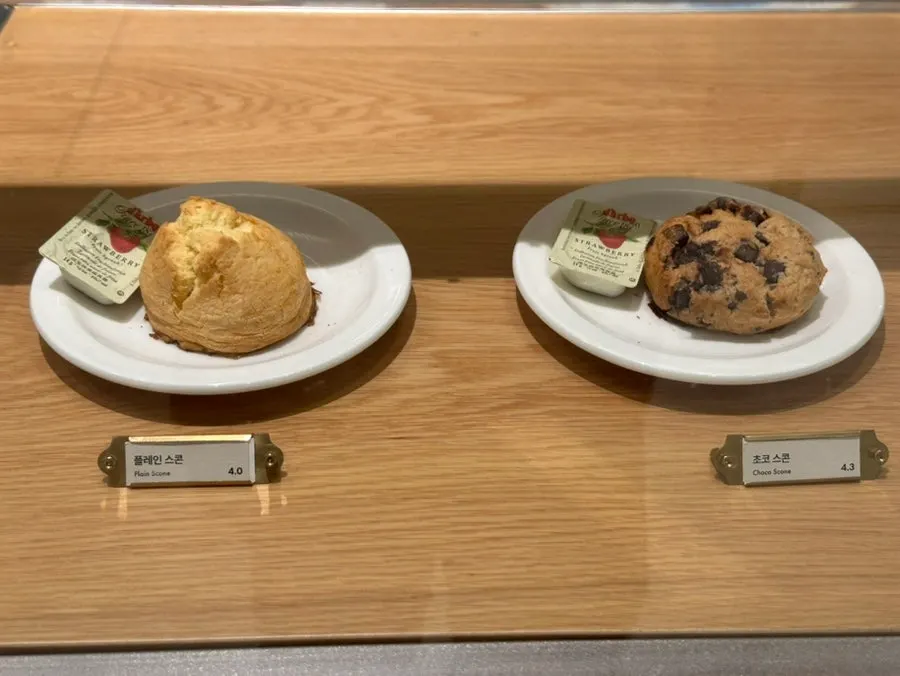 음료와 디저트 메뉴 구성