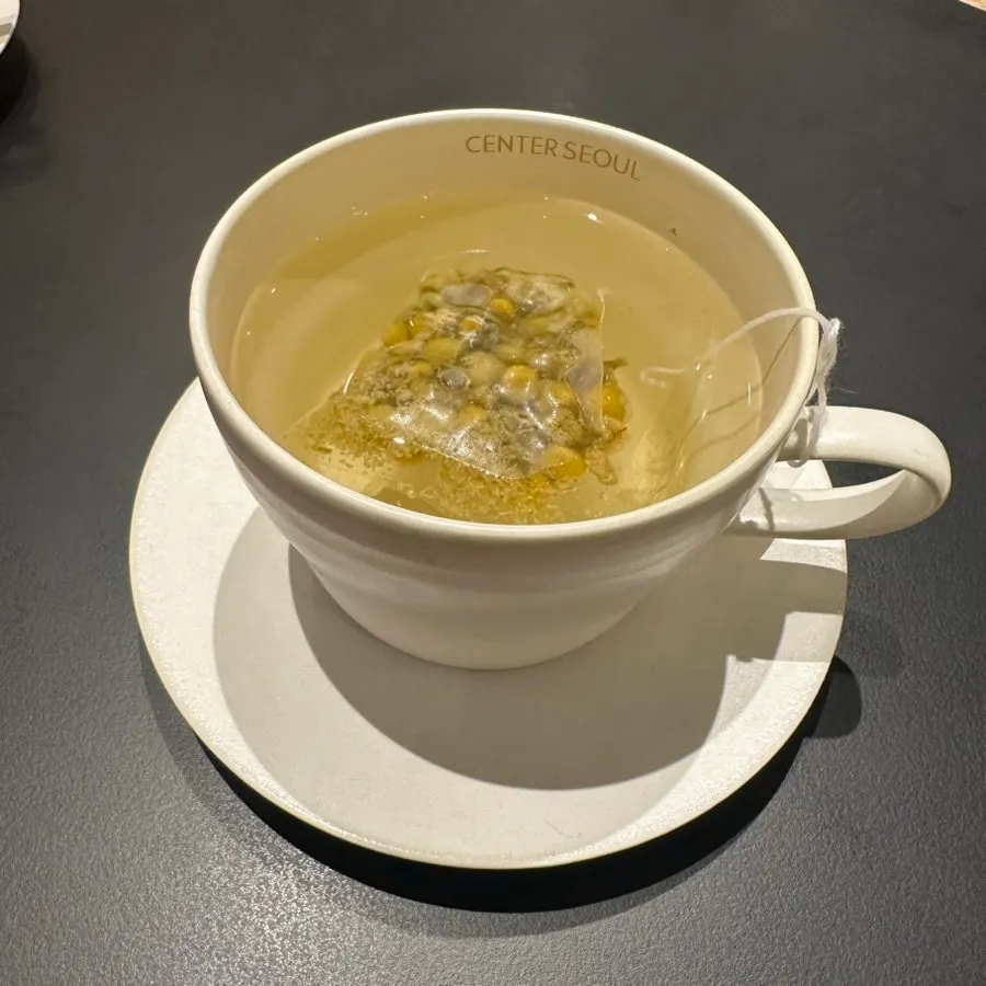 카모마일 티 한 잔
