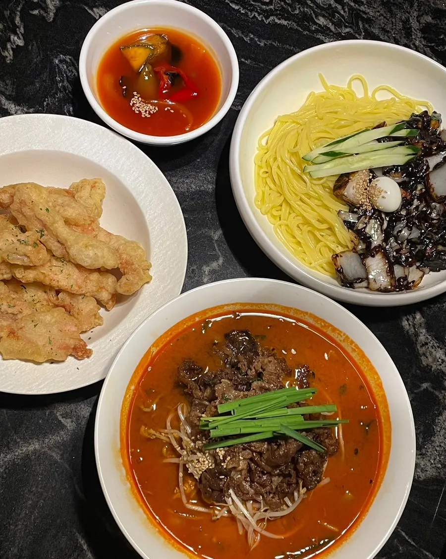 Lunch at Hyeongjeae Guuijeom, a Chinese restaurant near Guui Station