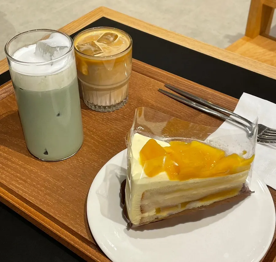 Two drinks and a mango cake on the table