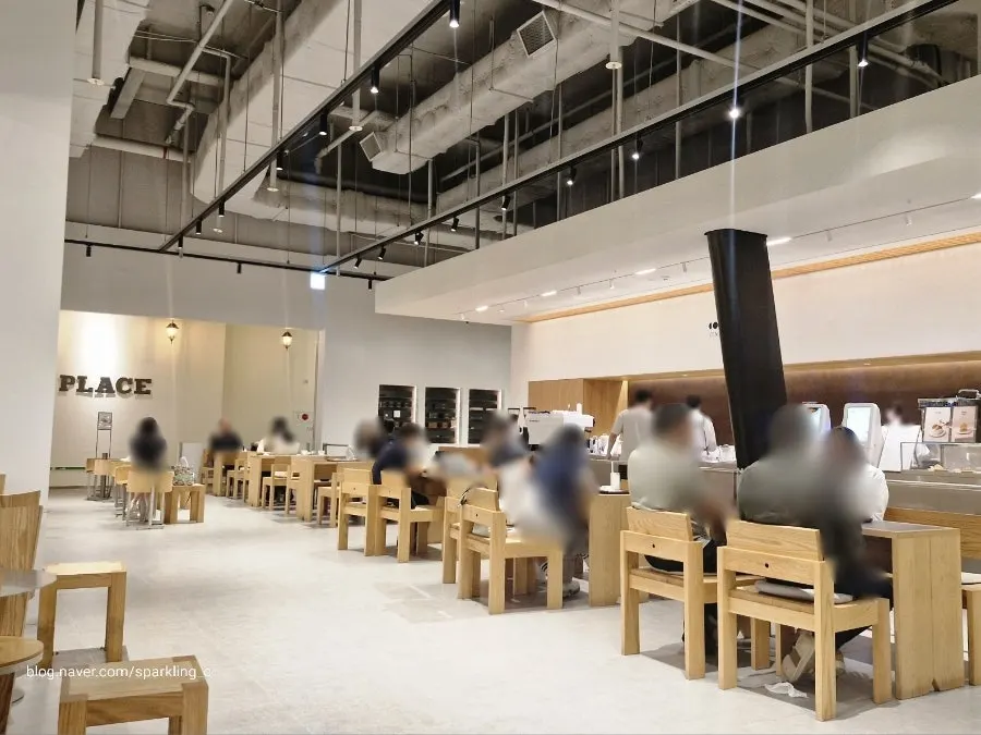 Open, unobstructed interior of Center Coffee Guui East Pole