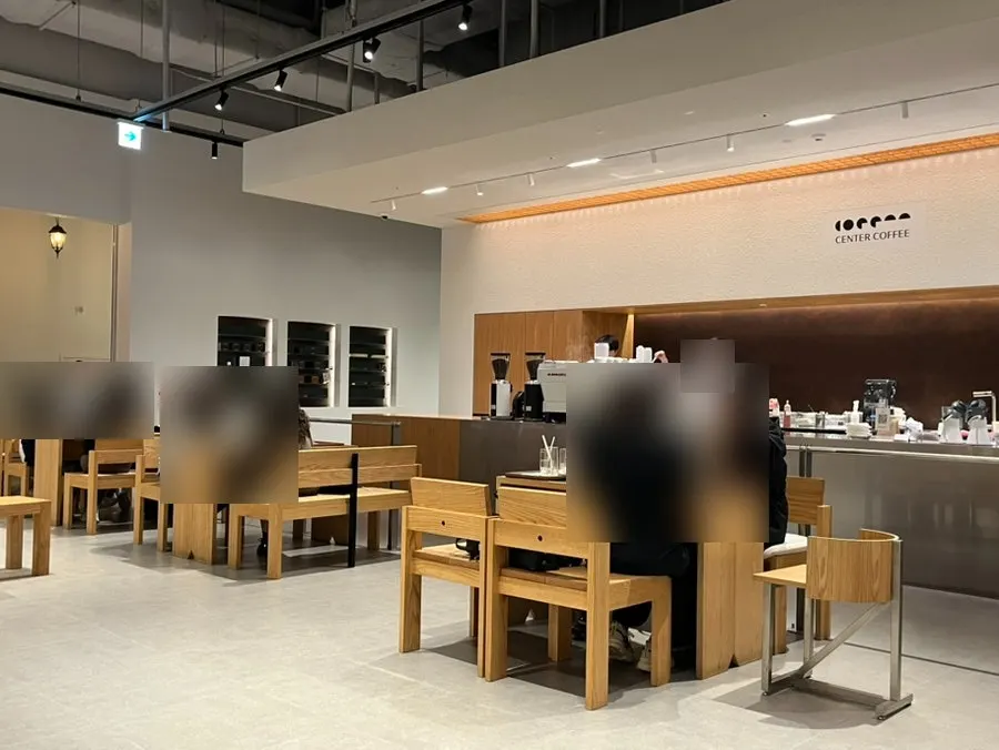 Interior view of Center Coffee Guui East Pole with high ceilings