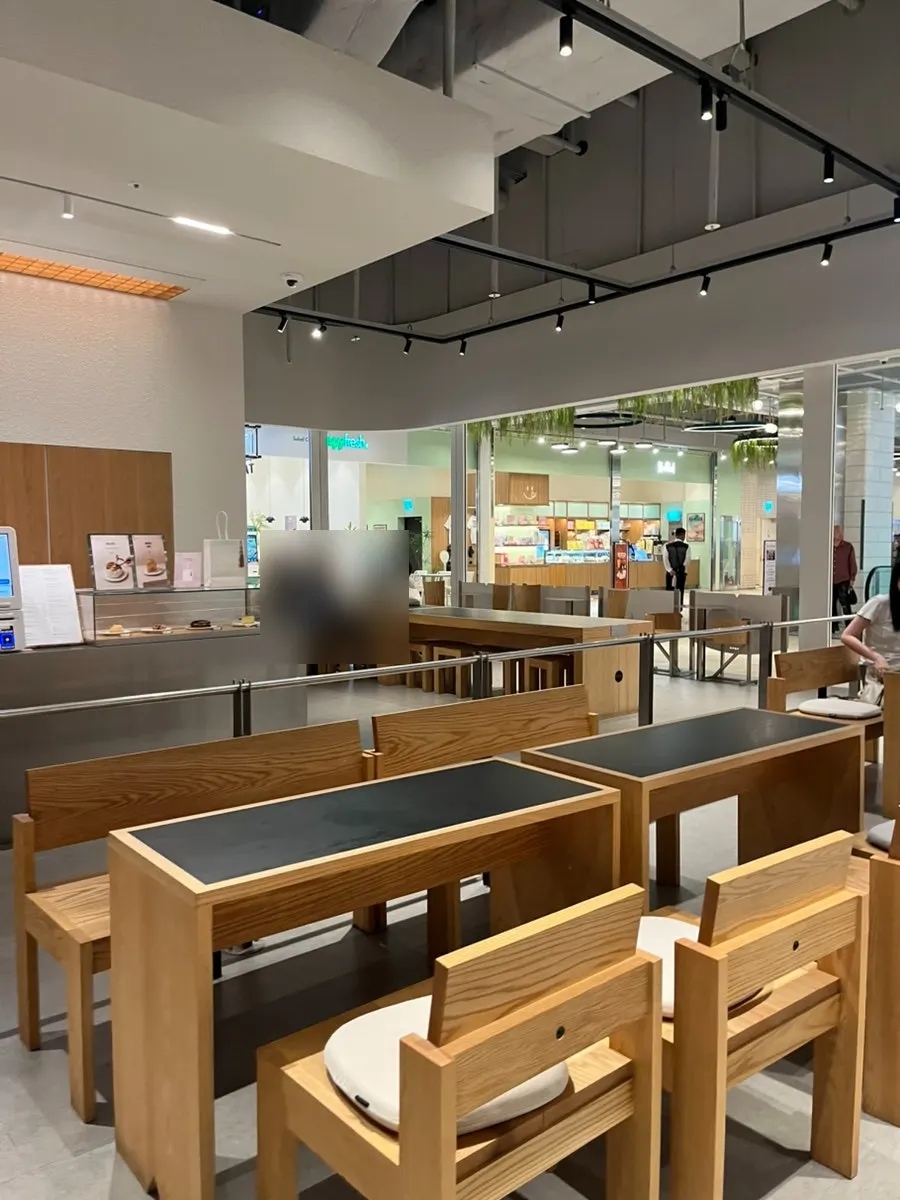 Café seating with wide table spacing