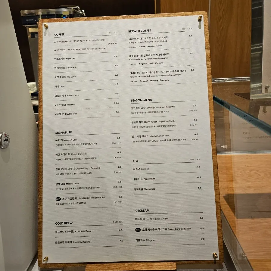Kiosk ordering area in front of the counter
