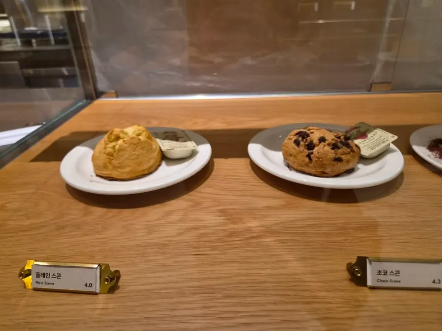 Plain and chocolate scones in the display case