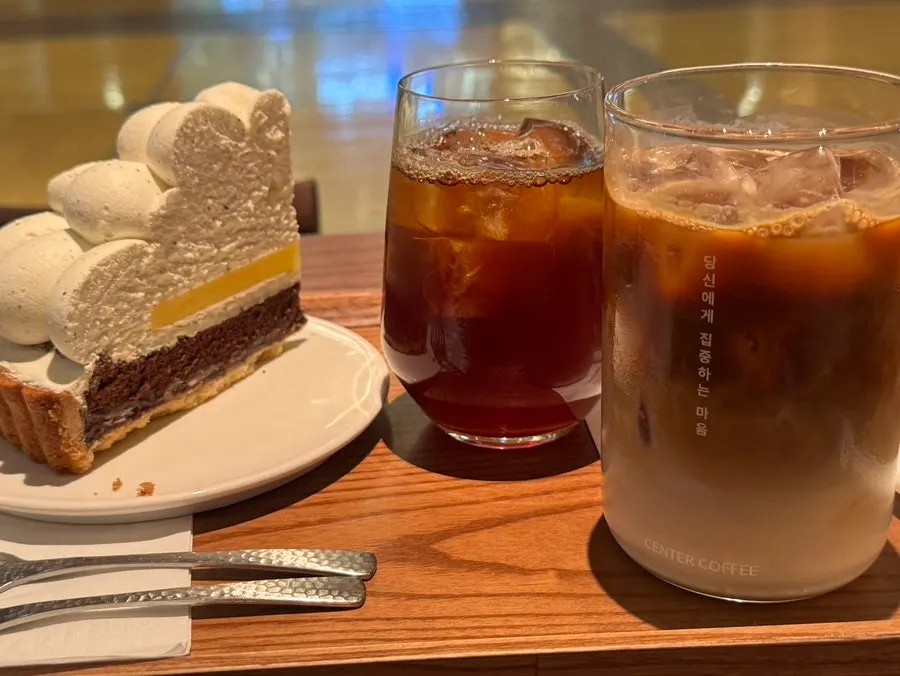 평일 저녁 카페 분위기