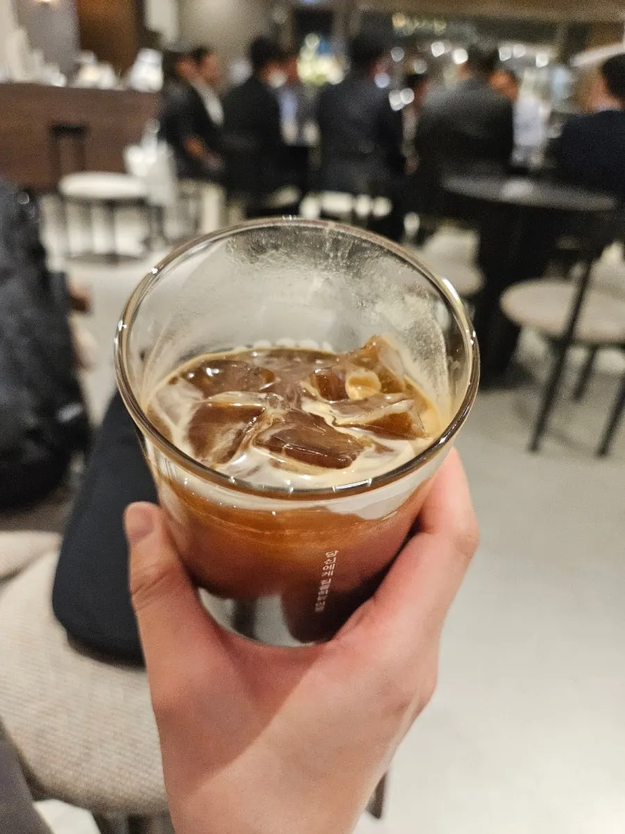산미 있는 아이스 아메리카노 클로즈업