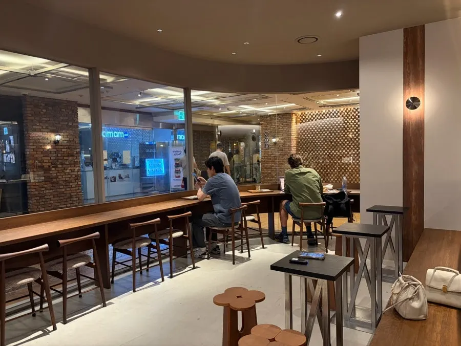 센터커피 광화문점 매장 내부 전경