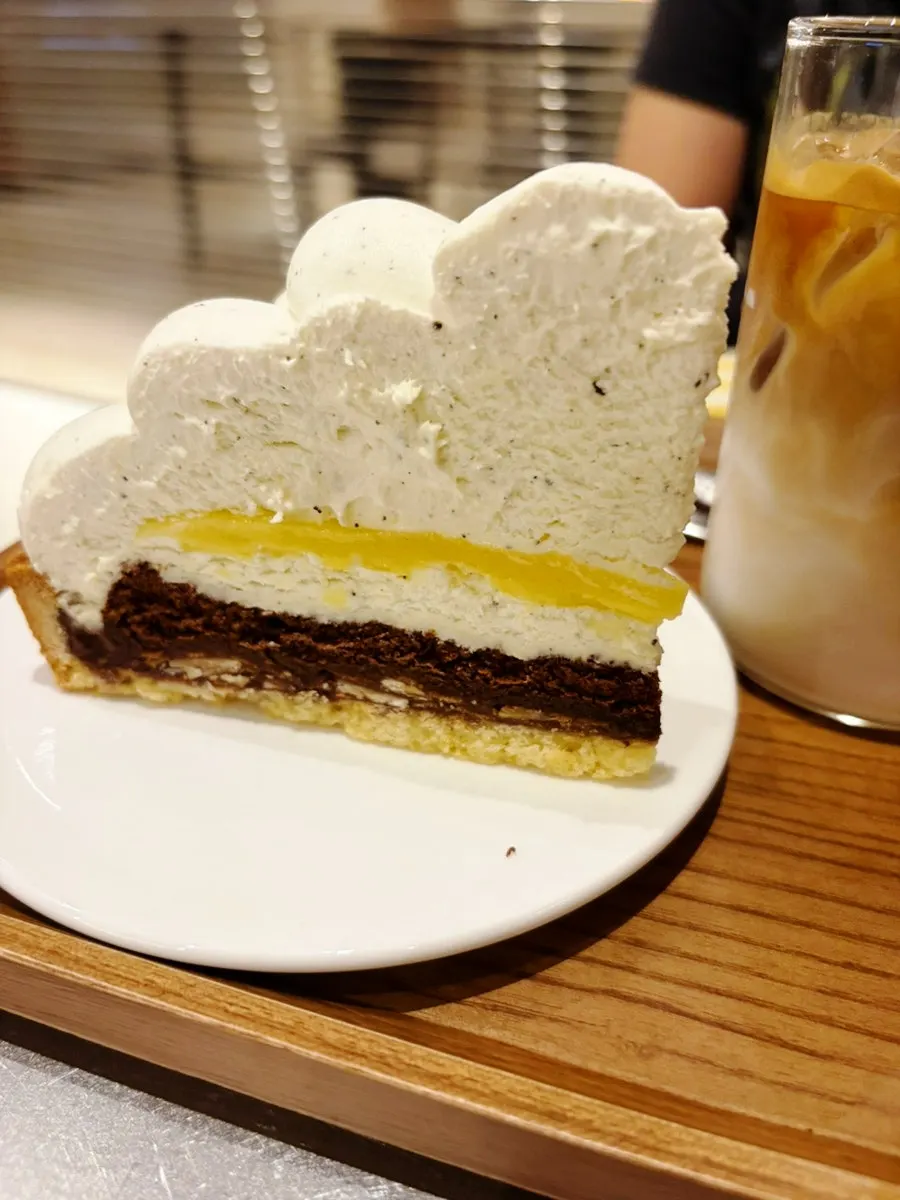 얼그레이 크림이 올라간 레몬타르트