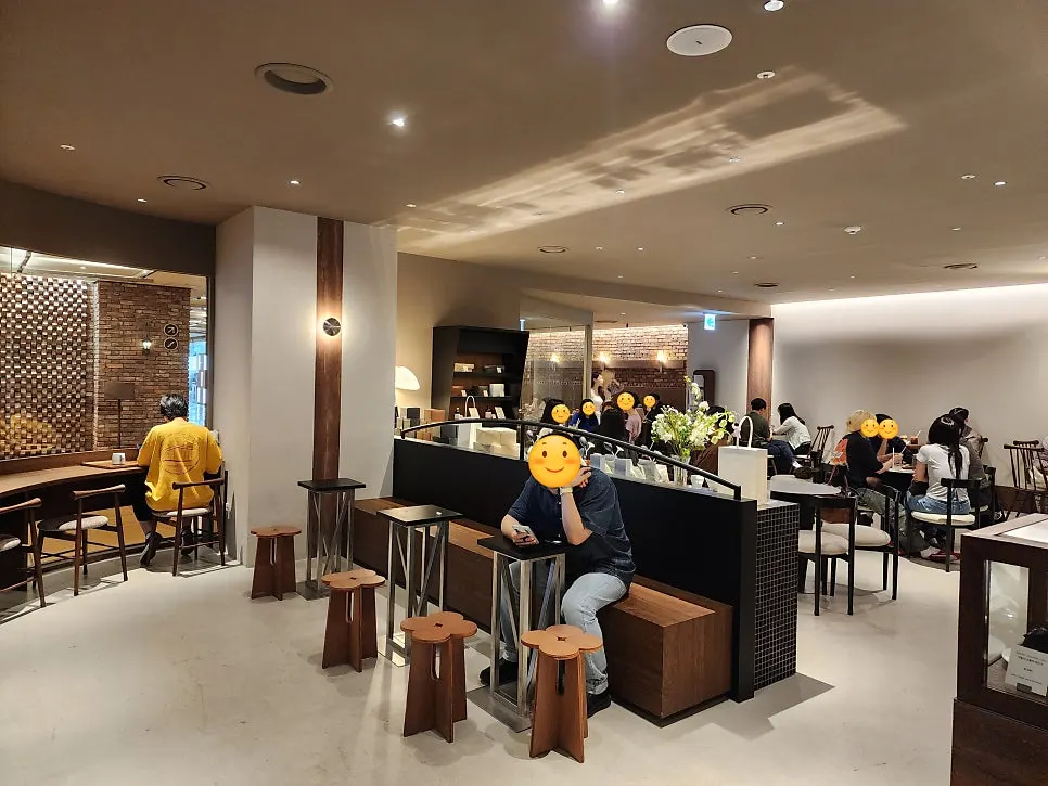 Interior seating at Center Coffee Gwanghwamun
