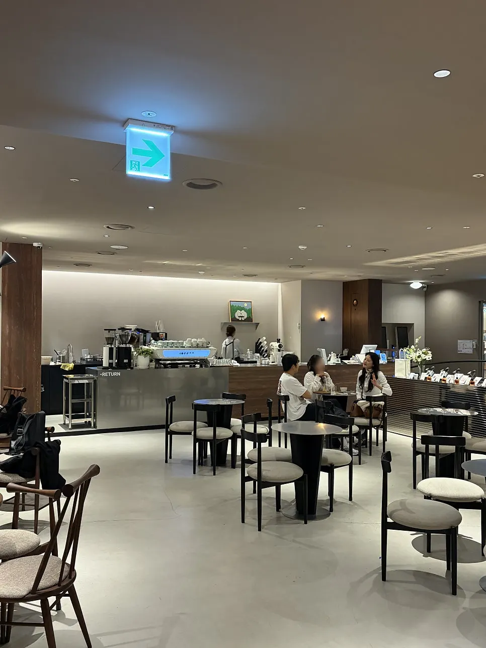 Full interior view of Center Coffee Gwanghwamun