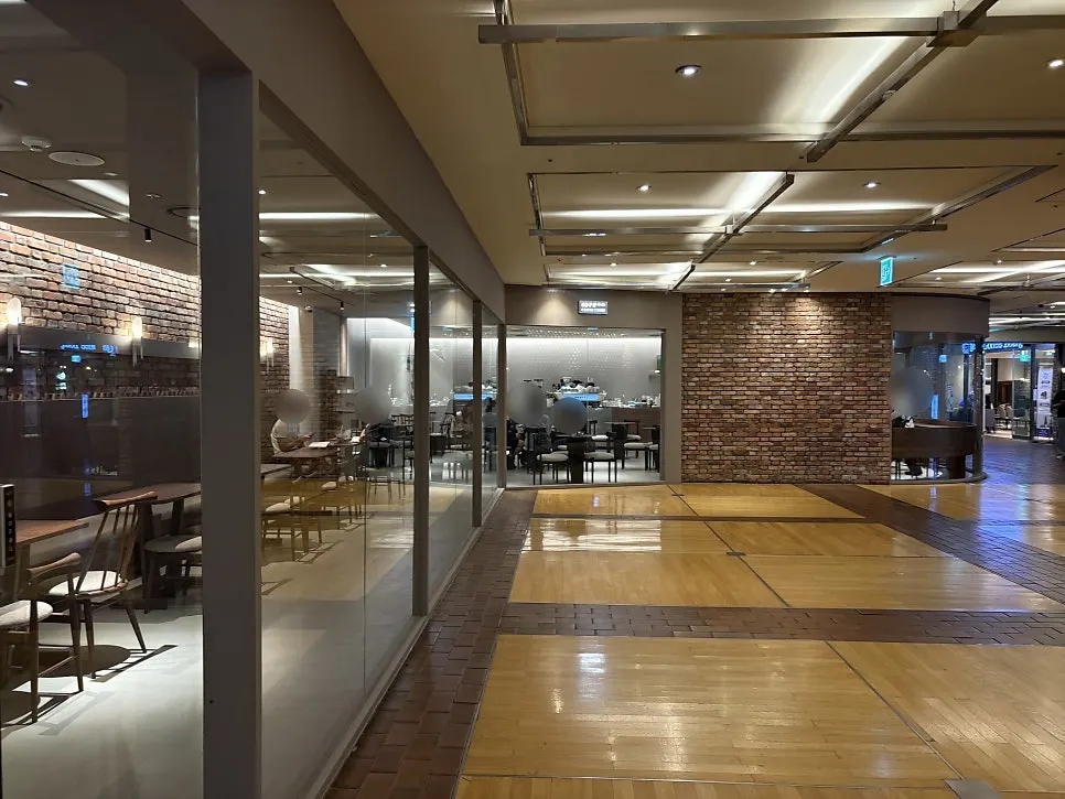서울파이낸스센터 지하 1층 센터커피 광화문점 입구
