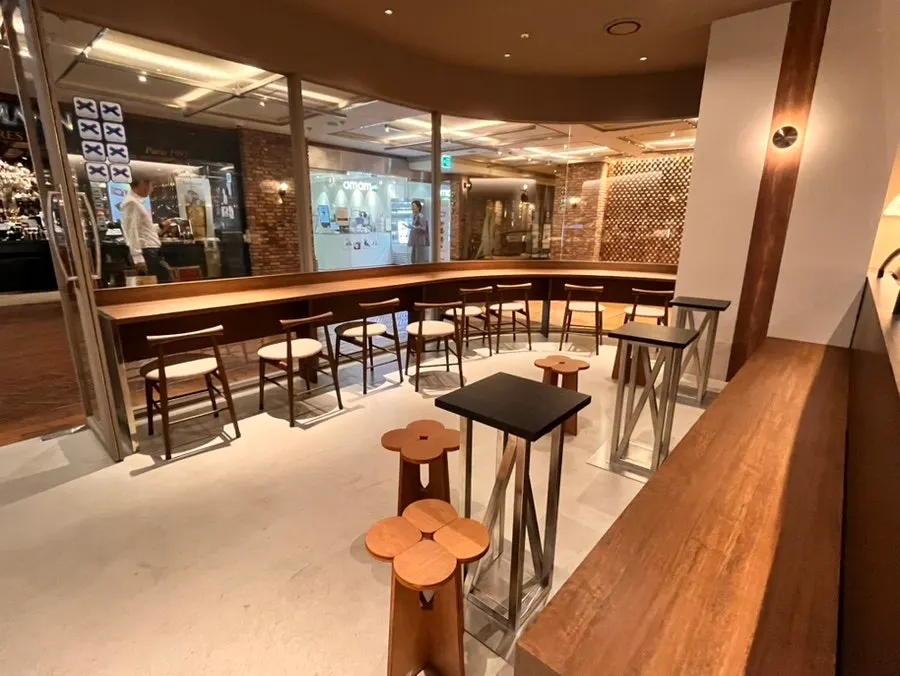 Full view of the spacious café hall with roomy seating